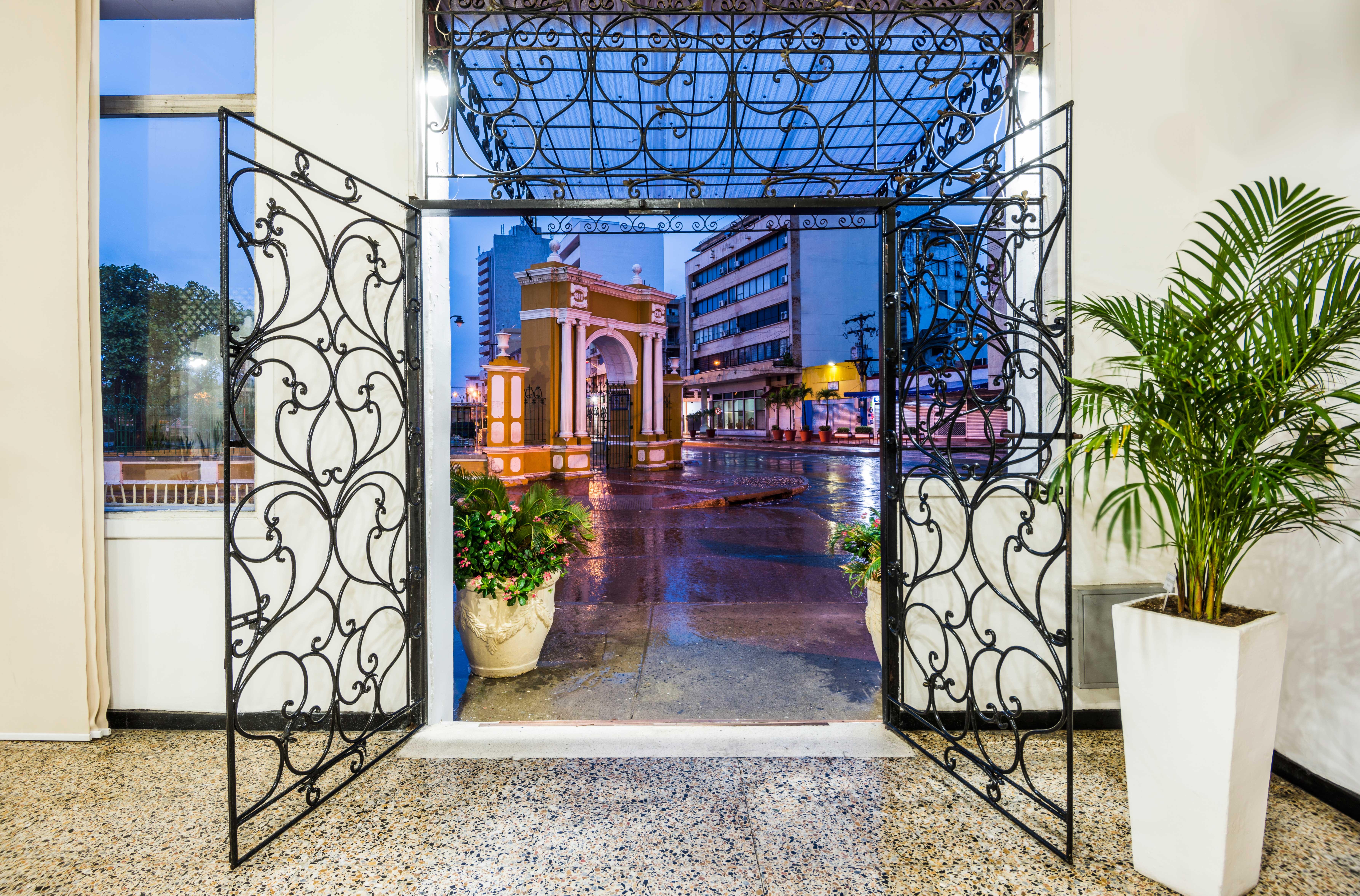 Hotel Dorado Plaza Centro Historico Cartagena Bagian luar foto